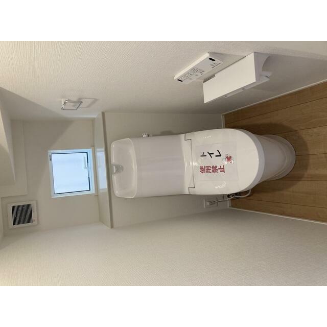 1階トイレ 備えあれば憂いなし。いざというときのために手すりが付いています