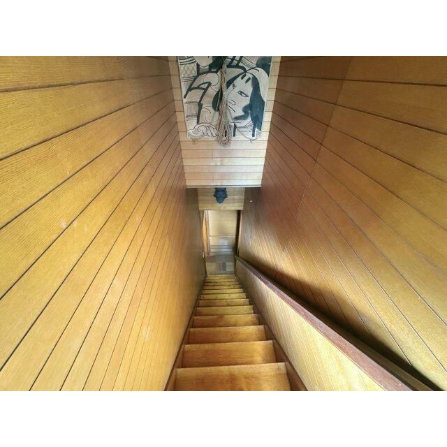 木のぬくもりを感じる階段