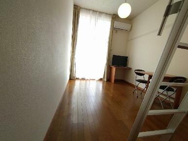 2階以上は絨毯仕様です。