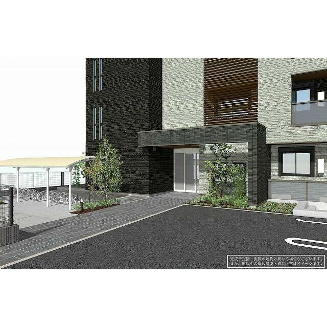 共用エントランスはオートドア・オートロック仕様。敷地内防犯カメラ、宅配ＢＯＸ設置済み。