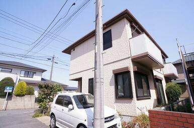 全戸南向きの角部屋ですので、陽当たり良好なお部屋ですよ！！
