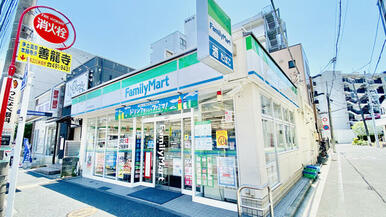 ファミリーマート東白楽駅前店