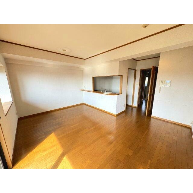 LDK部分。キッチン前にカウンター付き♪