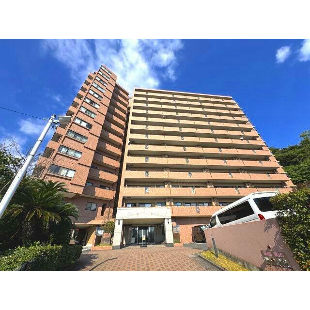 13階建て。総戸数94戸。