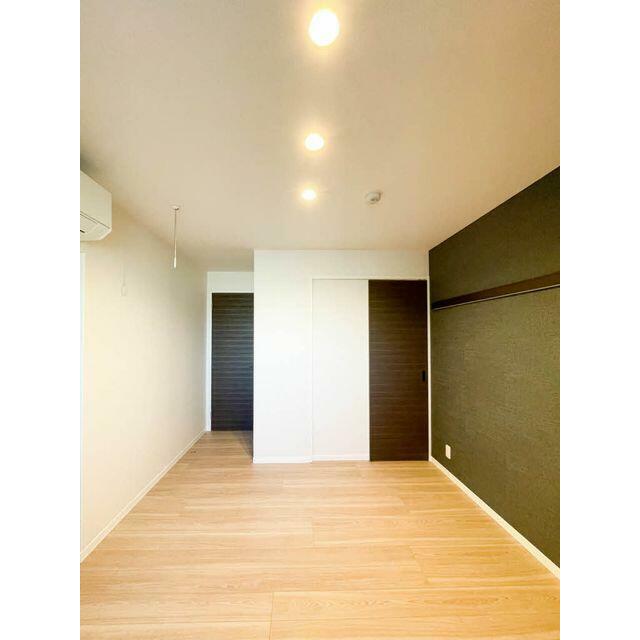 洋室はアクセントクロスを採用しております