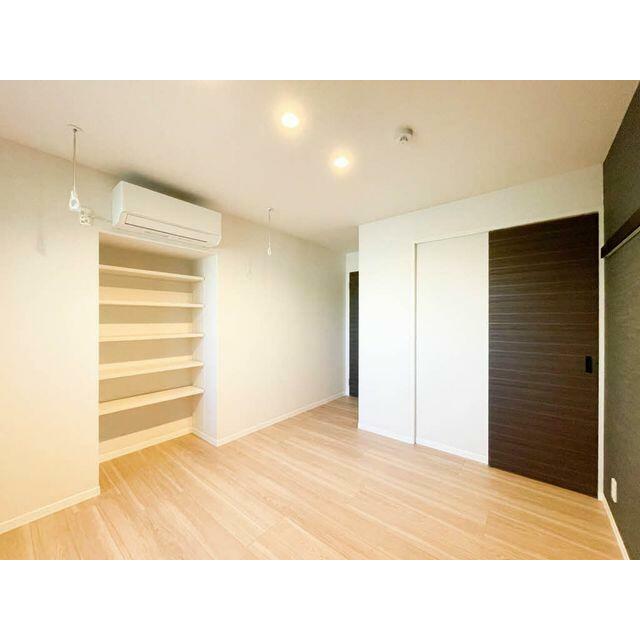 収納棚付きでございます