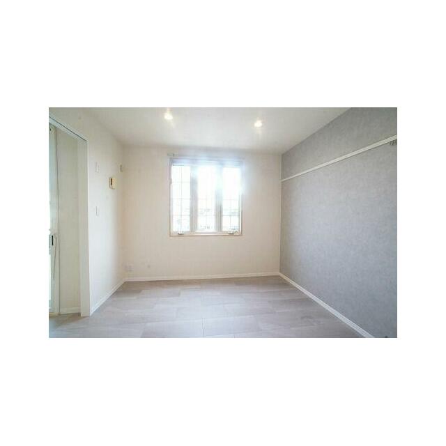 【南洋室６．１帖】画鋲や釘を使わずに、ちょっとした物かけに大変便利な化粧幕板付き♪時計やポスター・…