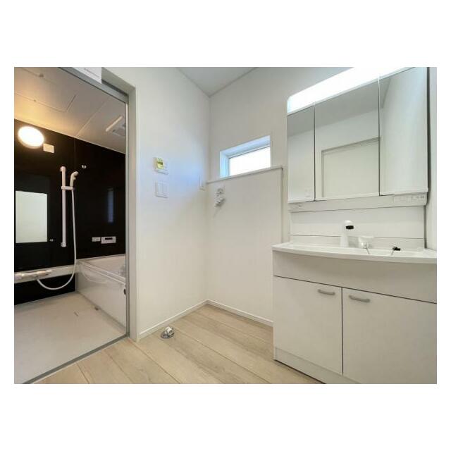 朝の準備・毎日の洗濯・帰宅後のお風呂と大活躍の洗面スペース