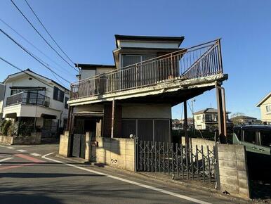 落ち着いた雰囲気の外観です