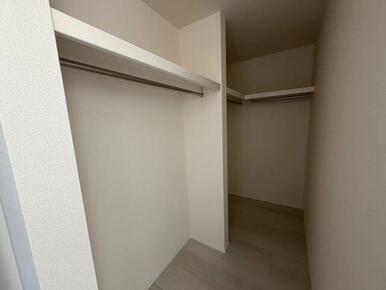 お洋服好きならコーディネートに悩むのも楽しみのひとつ（3号棟）