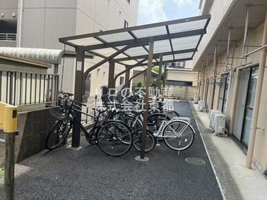 雨の日でも安心して止められる屋根付の駐輪場です☆