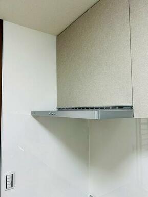 「キッチン」レンジフード新品交換済みです。