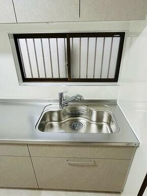 「キッチン」シンク新品交換済みです。