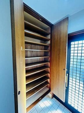 「玄関」大容量のシューズボックスがありすっきりした空間でお出迎えできます。