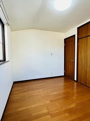 「洋室」2階北側6帖洋室別角度です。