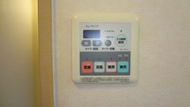 雨の日も安心♪浴室乾燥機付き♪