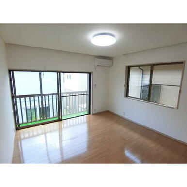 ２階洋室８帖