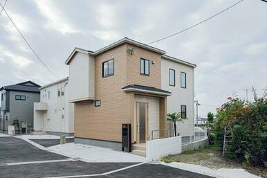 見た目のデザイン性に加え、床下換気システムなど、住んでからの快適性にも配慮された住まいです