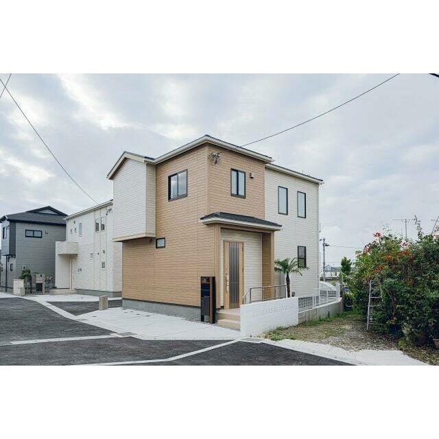見た目のデザイン性に加え、床下換気システムなど、住んでからの快適性にも配慮された住まいです