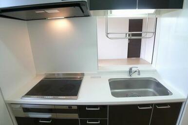 コンロは安全性の高いＩＨクッキングヒーターとなります☆