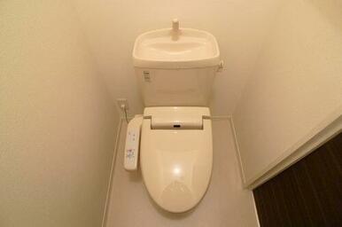 トイレは温水洗浄便座となります☆