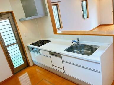 【キッチン】クリーニング済みです。食洗機がございます。