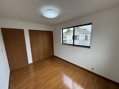 2階洋室東側　約6帖