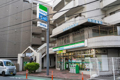 ファミリーマート国領二丁目店