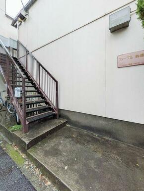 ２階建て軽量鉄骨造☆