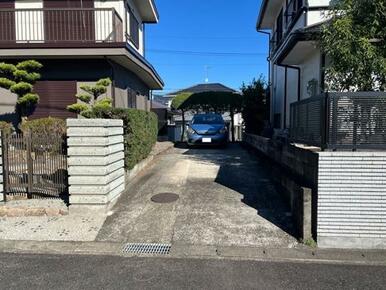 「駐車場」縦列2台分のスペースございます。