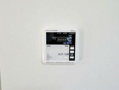 「給湯パネル」LDKからも操作ができます。