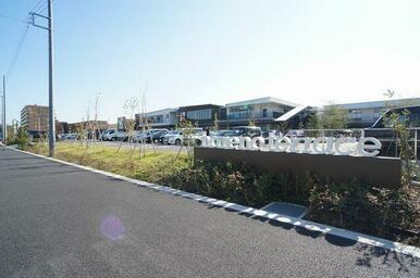 集合商業施設『ハレノテラス』　徒歩２０分（１，６００ｍ）の立地です！！週末はこちらでショッピングな…