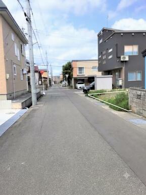 前面道路幅員5.5ｍ（東から西方向へ撮影）