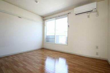 サッシには雨戸が付いております