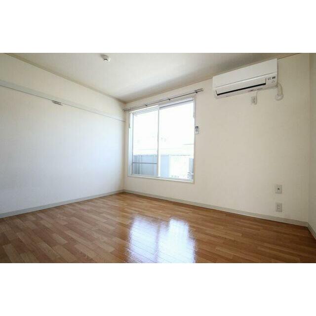 サッシには雨戸が付いております