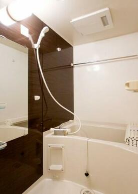 バスルーム（浴室換気乾燥機・サーモ水栓・節水型浴室シャワー水洗付き）