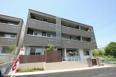 【マンションタイプ】積水ハウス施工の賃貸住宅『Ｓｈａ－Ｍａｉｓｏｎ』。重量鉄骨造の３階建マンション…