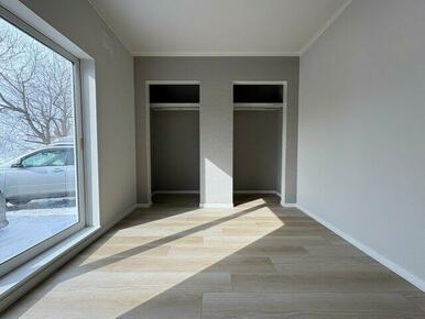 リビング横和室は、玄関横に入口を新設し独立した居室スペースに変わりました♪