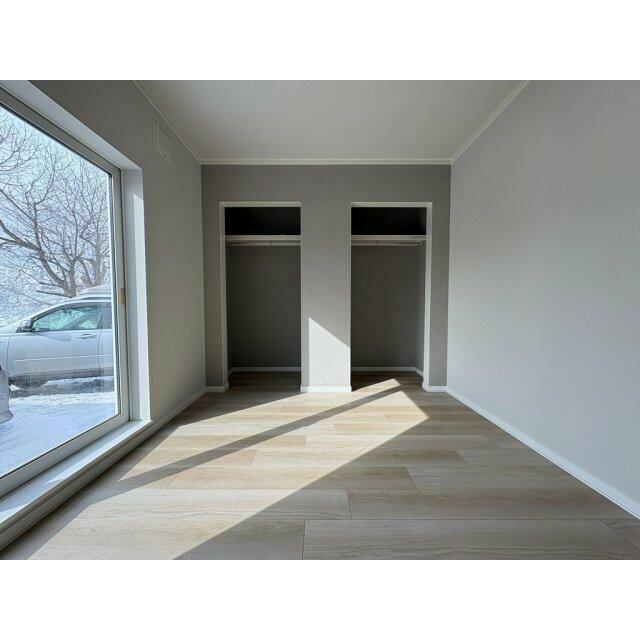 リビング横和室は、玄関横に入口を新設し独立した居室スペースに変わりました♪