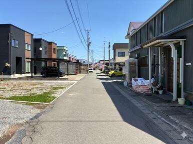 南側道路（幅員約4.1ｍ、R7.1撮影）。陽あたり良好です