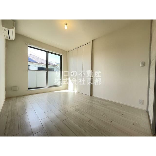 落ち着いた雰囲気で寝室向きのお部屋です♪