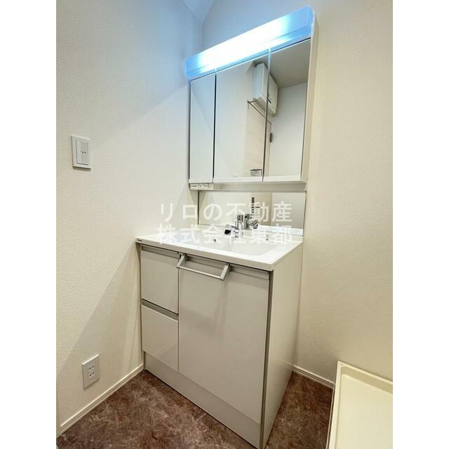 ヘアセット・メイクにも便利な洗面化粧台タイプ♪