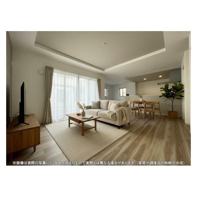 開放感のあるゆとりあるリビング。採光にもこだわった居心地の良い空間です♪