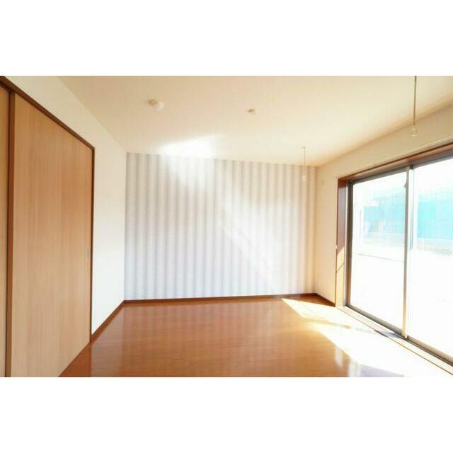 【６．４帖洋室】居間に適したお部屋です♪また、各室につながっているので、使い勝手の大変良いお部屋で…