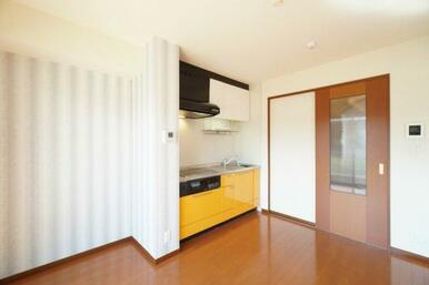 【６．４帖ＤＫ】南側ＤＫとなっておりますので、朝も光が入りやすいお部屋となっております！朝食の時間…