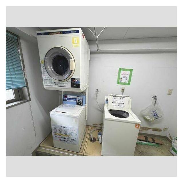 洗濯機は各フロア設置の共用ランドリーになります