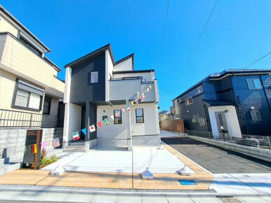 【外観/1号棟】シンプルながらも存在感のある外観です♪