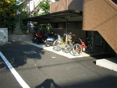 屋根付き駐輪場　小型バイク駐輪可能です