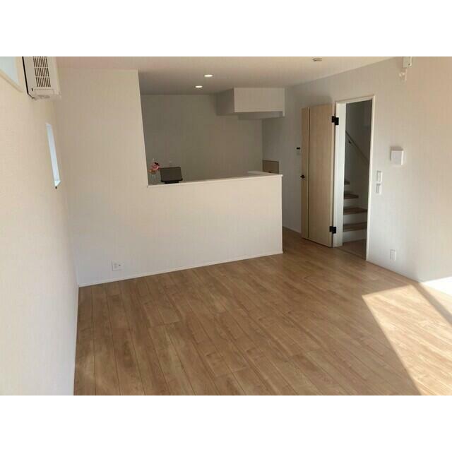 家具のデザインや配置でリビングの印象は大きく変わります。ぜひ自分の感性に合う空間を