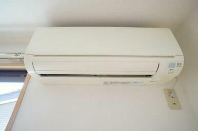 洋室（５．９帖）　エアコンの設置がございます